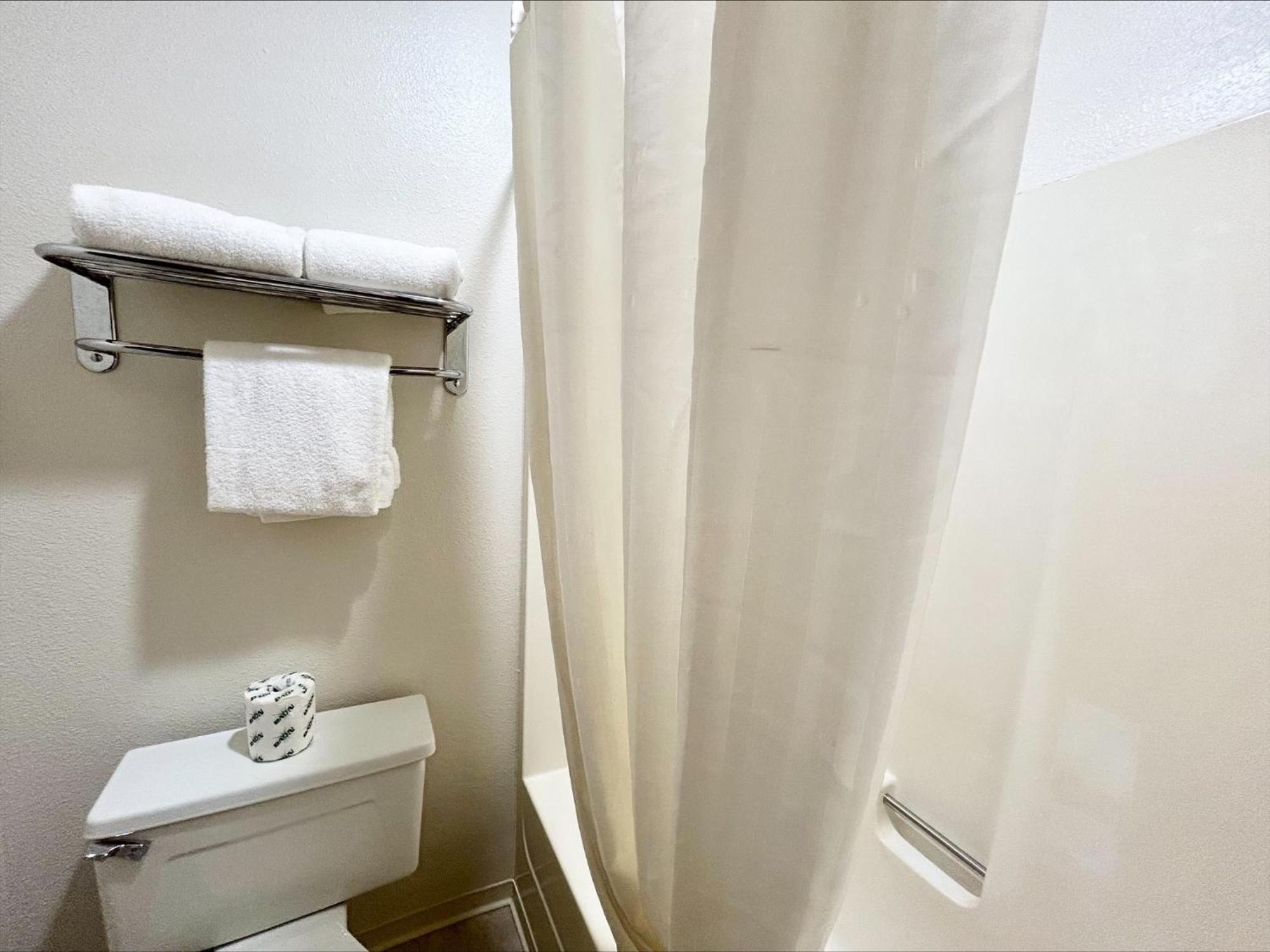 Homestead Inn Wolf Point Bagian luar foto