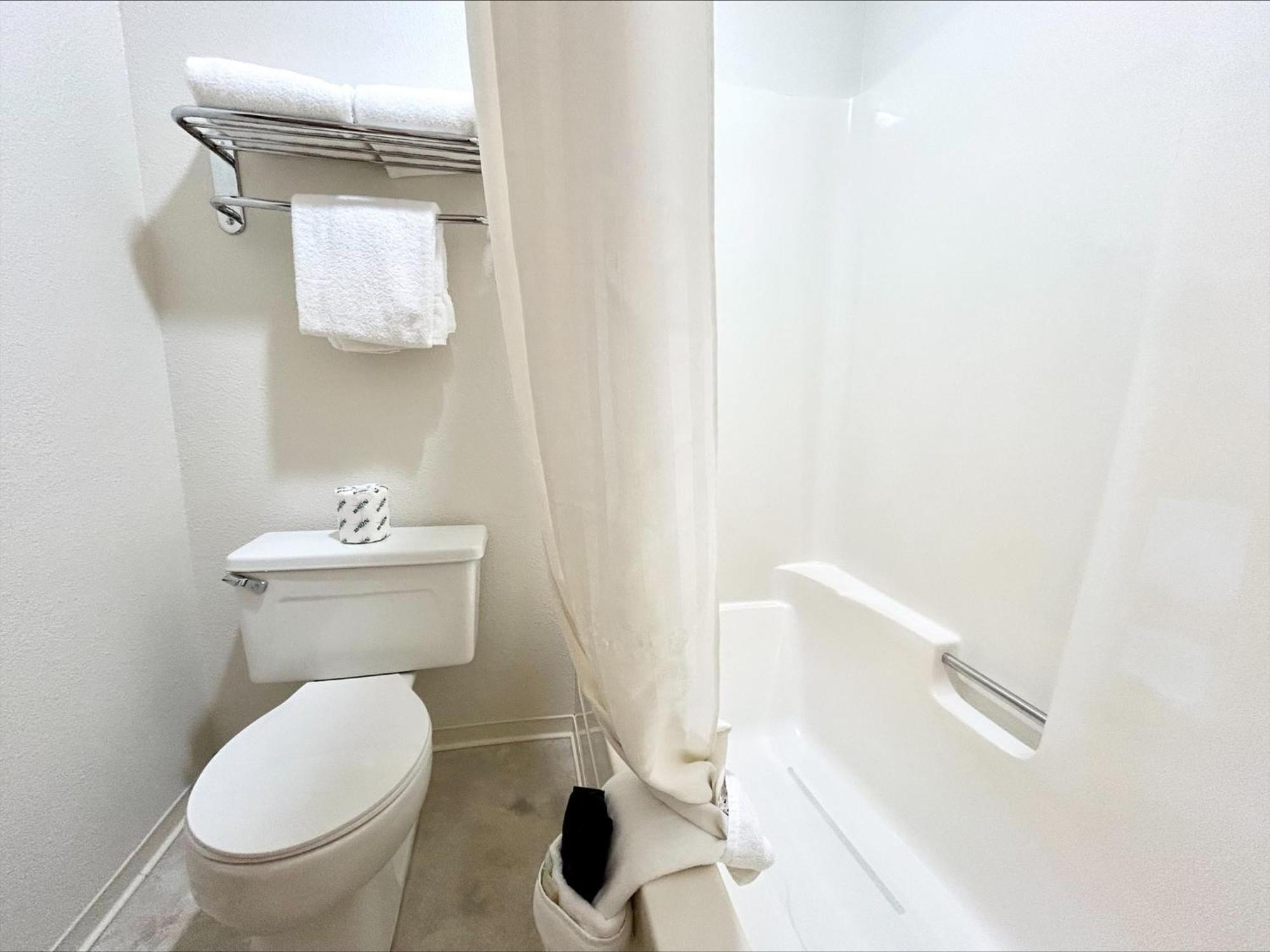 Homestead Inn Wolf Point Bagian luar foto