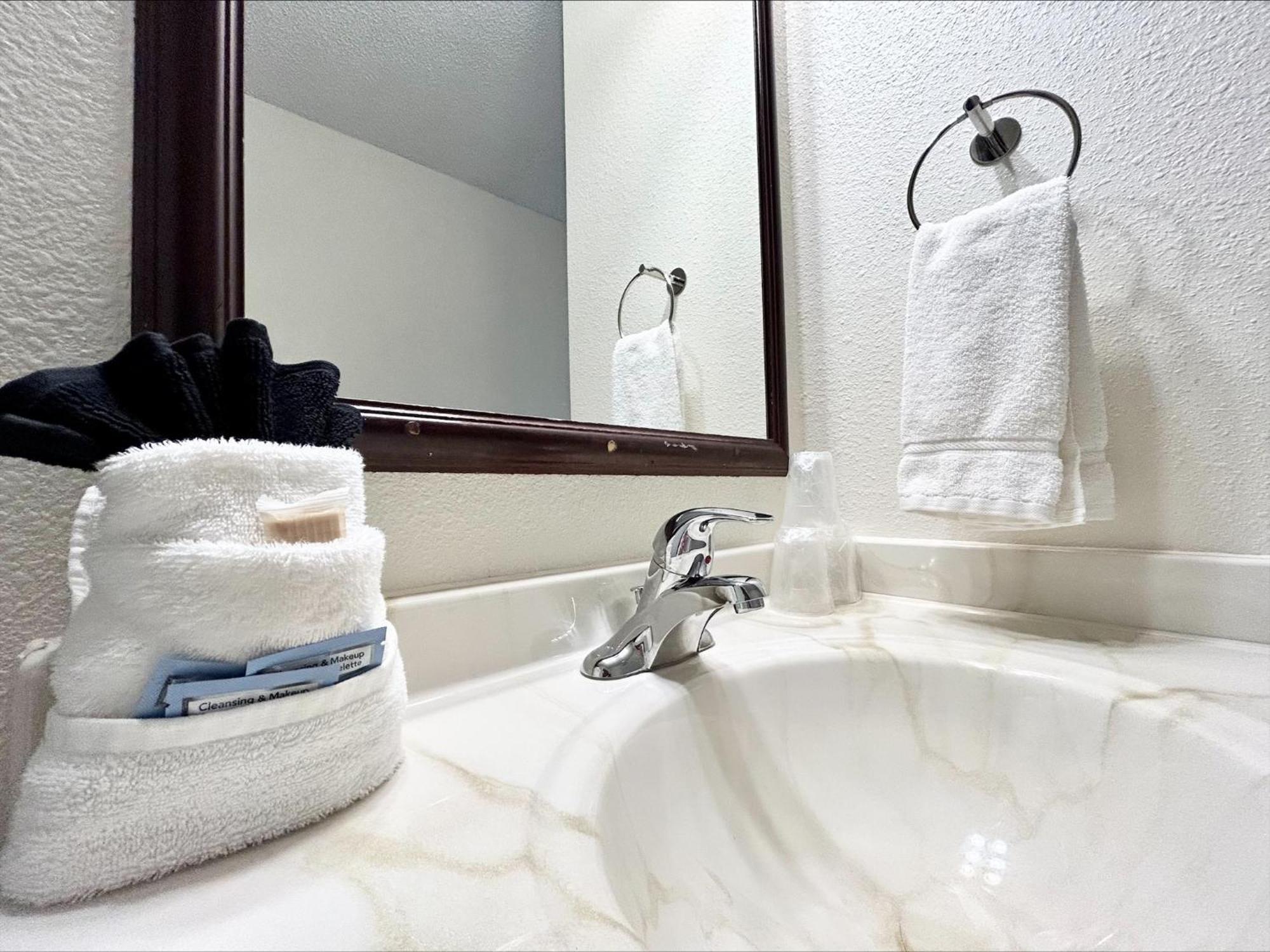 Homestead Inn Wolf Point Bagian luar foto