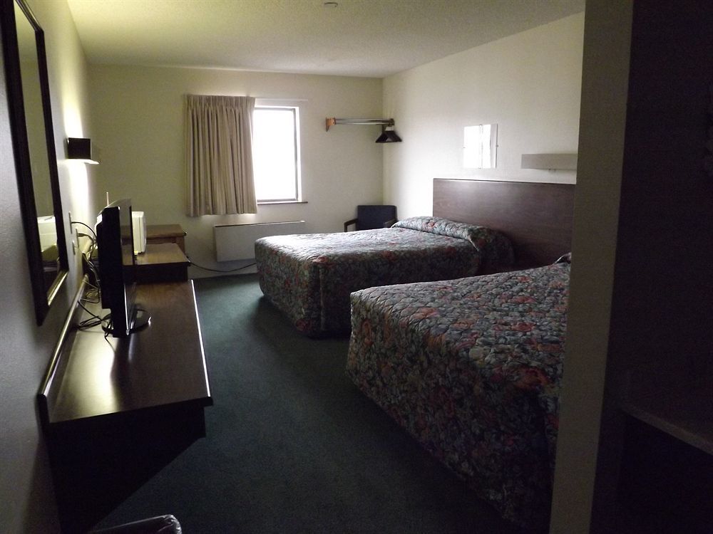 Homestead Inn Wolf Point Bagian luar foto
