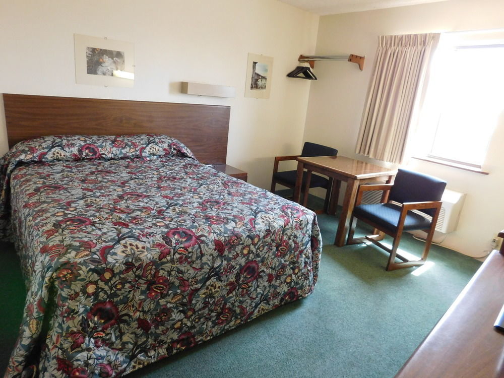 Homestead Inn Wolf Point Bagian luar foto