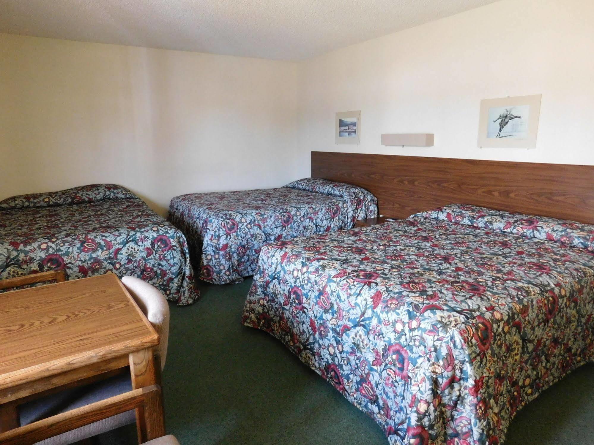 Homestead Inn Wolf Point Bagian luar foto