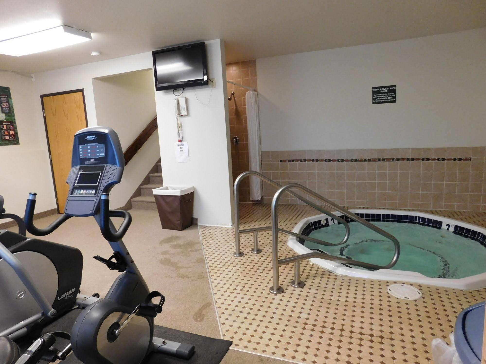 Homestead Inn Wolf Point Bagian luar foto
